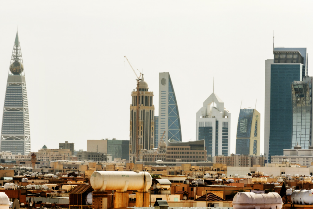 التخصصات المطلوبة في سوق العمل السعودي لمدة 7 أعوام 2023