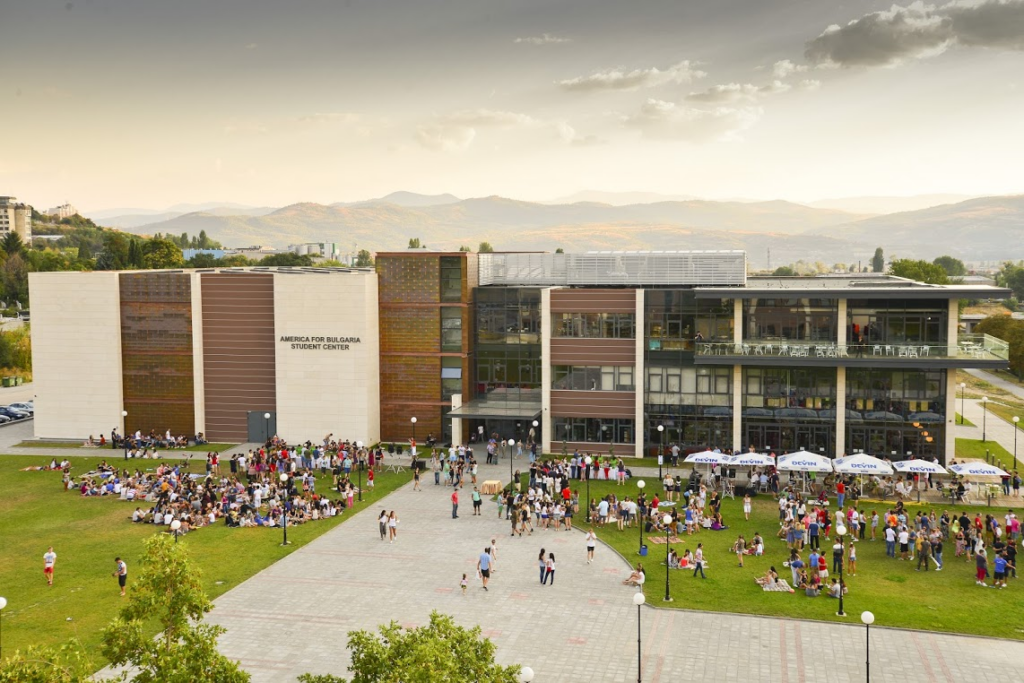 ستودي شووت الجامعة الأمريكية في بلغاريا